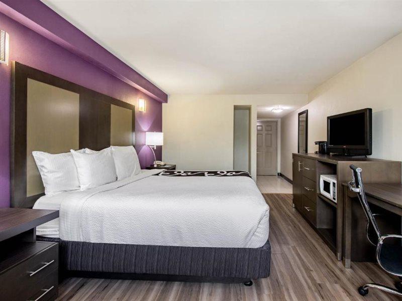 La Quinta Inn By Wyndham West Long Branch Nj Shore Area מראה חיצוני תמונה