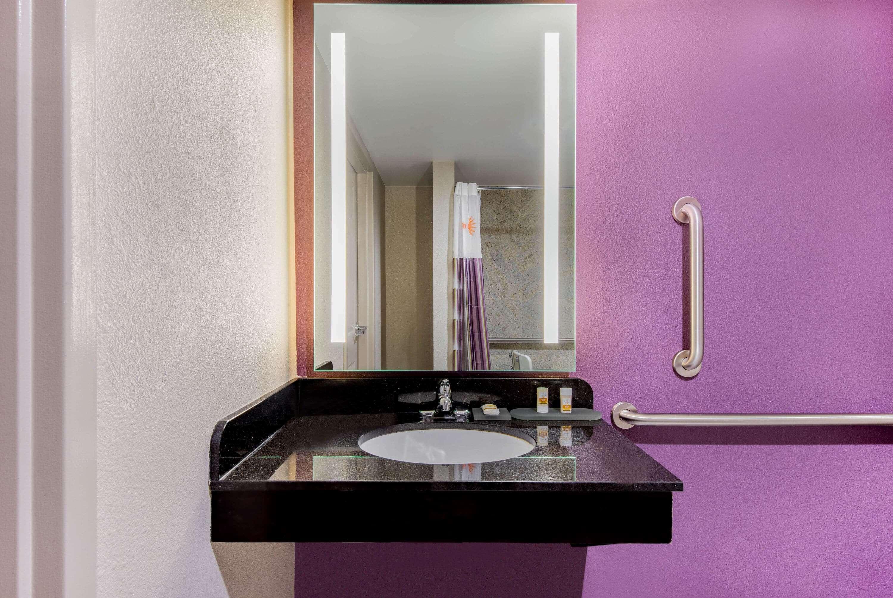 La Quinta Inn By Wyndham West Long Branch Nj Shore Area מראה חיצוני תמונה