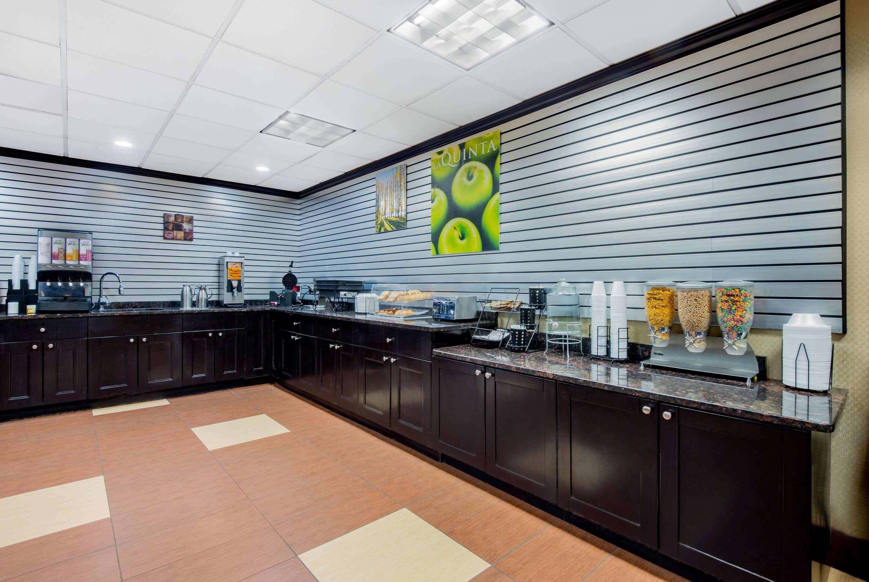 La Quinta Inn By Wyndham West Long Branch Nj Shore Area מראה חיצוני תמונה