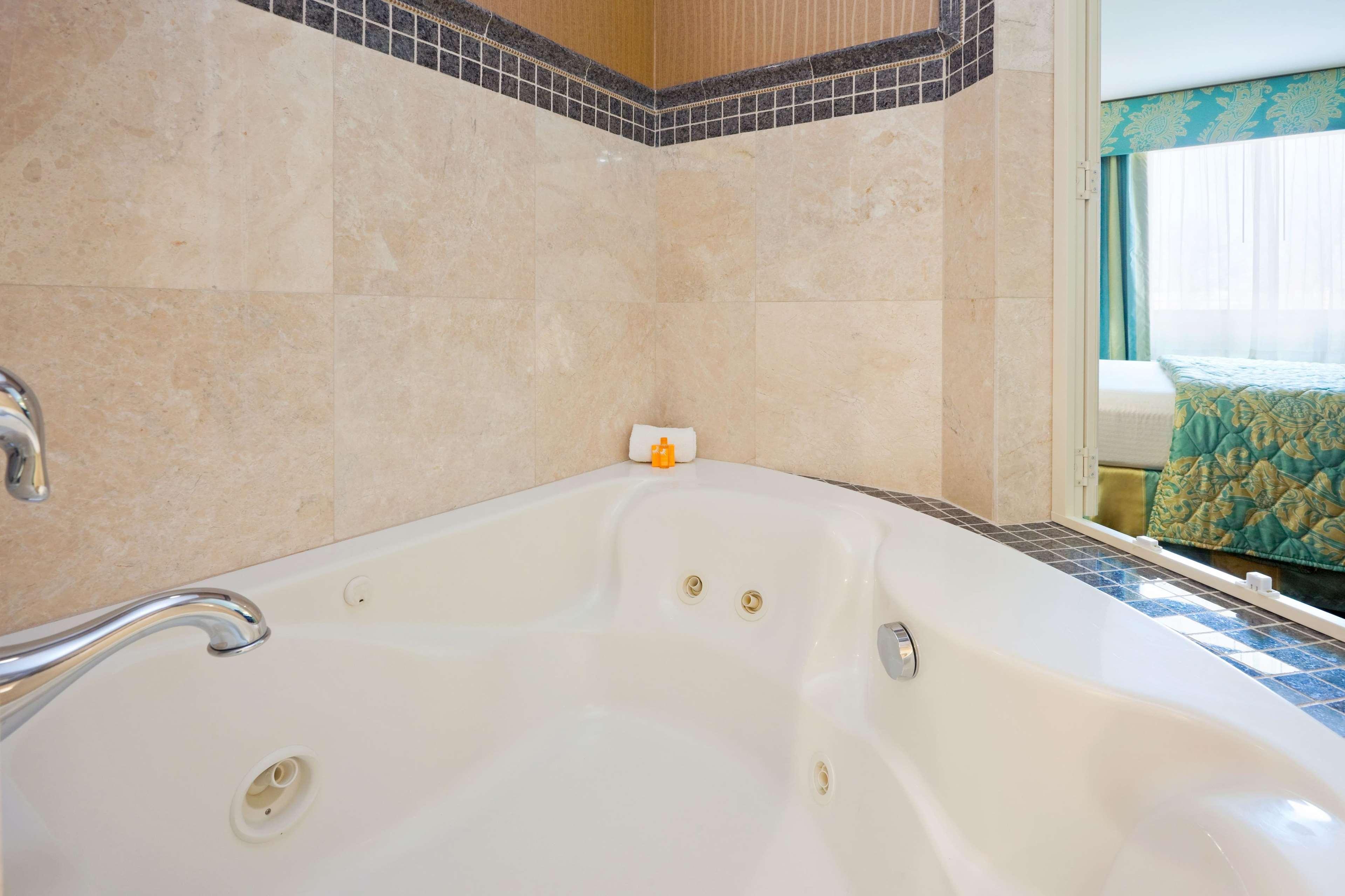 La Quinta Inn By Wyndham West Long Branch Nj Shore Area מראה חיצוני תמונה