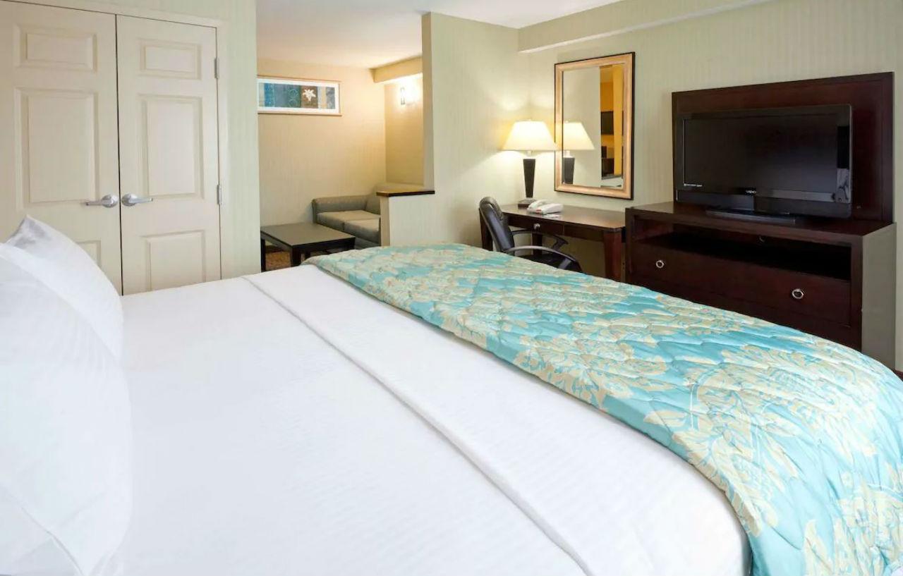 La Quinta Inn By Wyndham West Long Branch Nj Shore Area מראה חיצוני תמונה