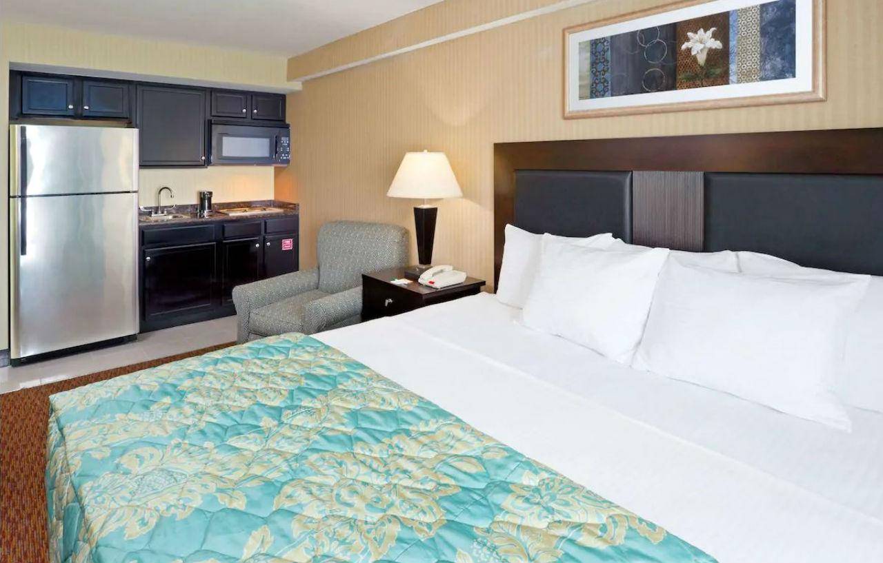 La Quinta Inn By Wyndham West Long Branch Nj Shore Area מראה חיצוני תמונה